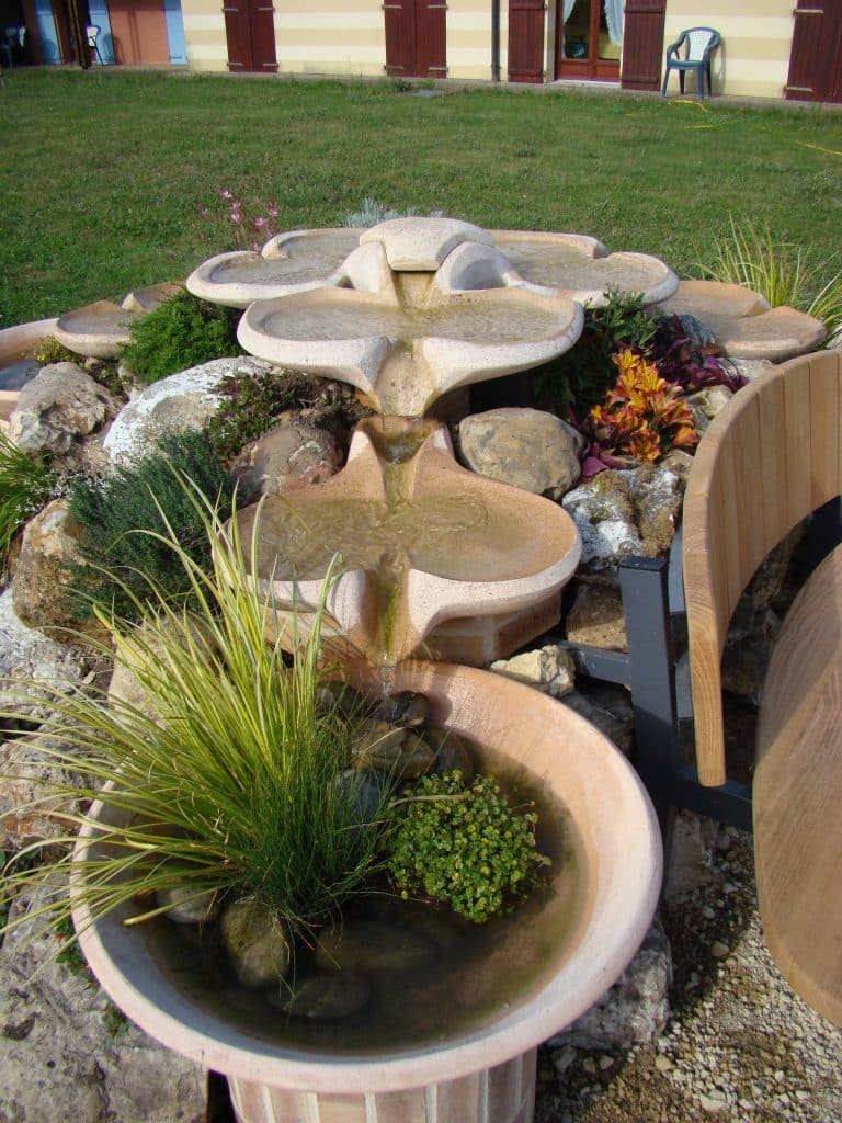 La fontaine trilobée de l'atelier Aïga Terra.