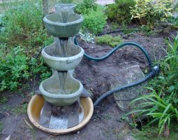 Vue d'ensemble sur un système de dynamisation de l'eau par 3 Vasques Vives de l'Atelier Aïga Terra.